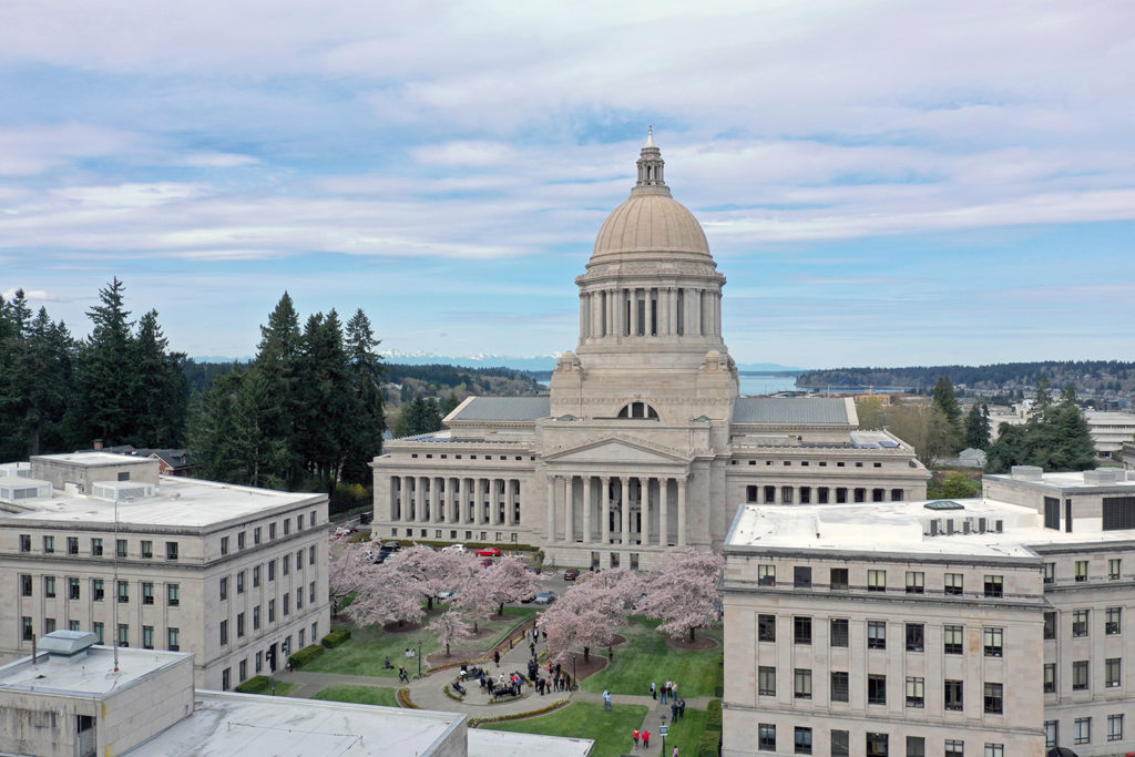 Washington state capitol building in the spring